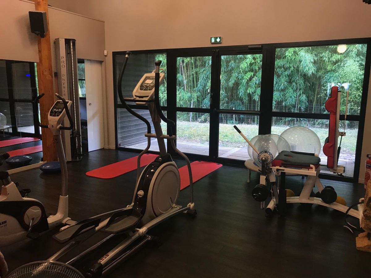 Plateau de rééducation et salle de sport équipée
